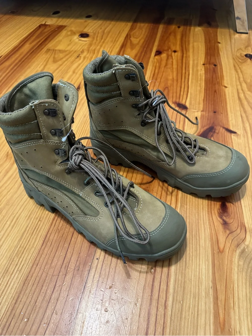 Bates NEW E03612C Tactical Boots Mens 12R Tan Leather Vibram Military